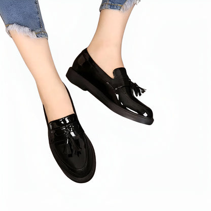 Mocassins Vernis Noirs à Glands - Élégance Femme