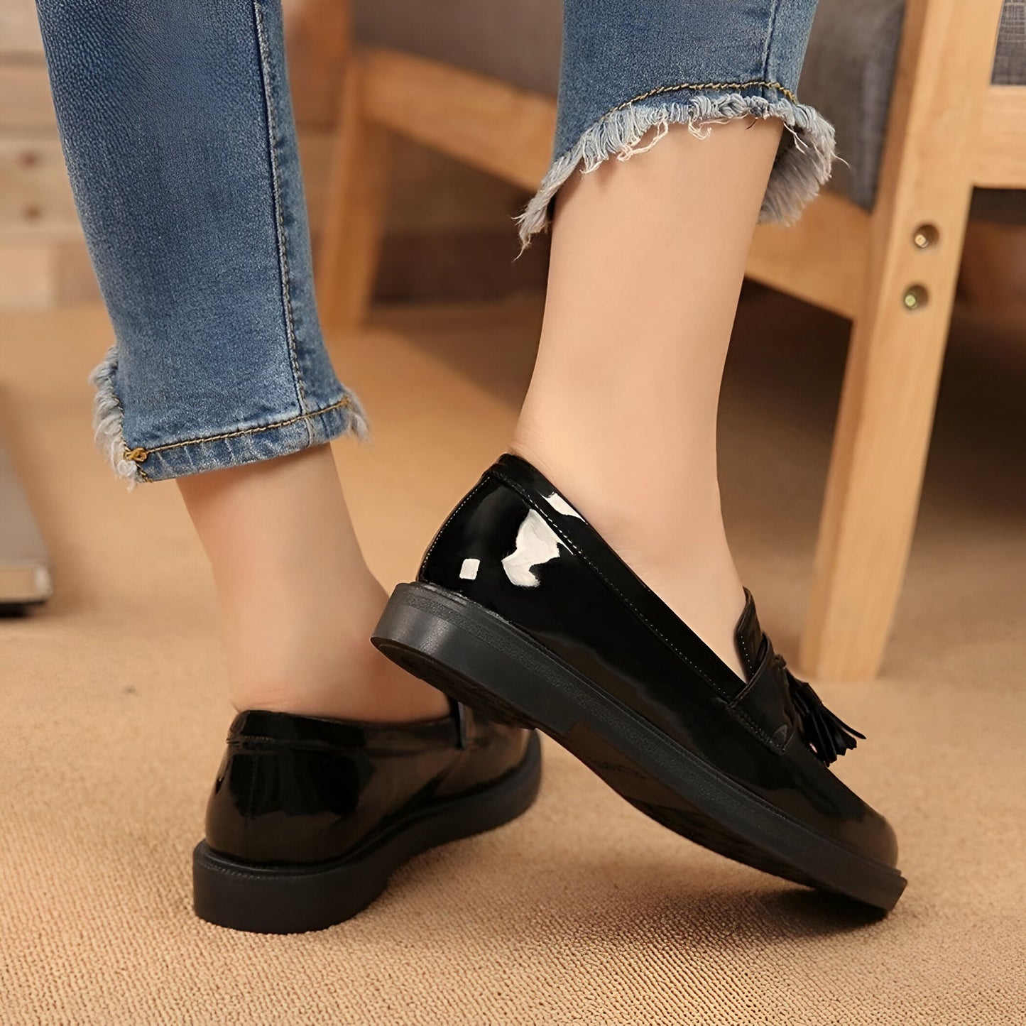Mocassins Vernis Noirs à Glands - Élégance Femme