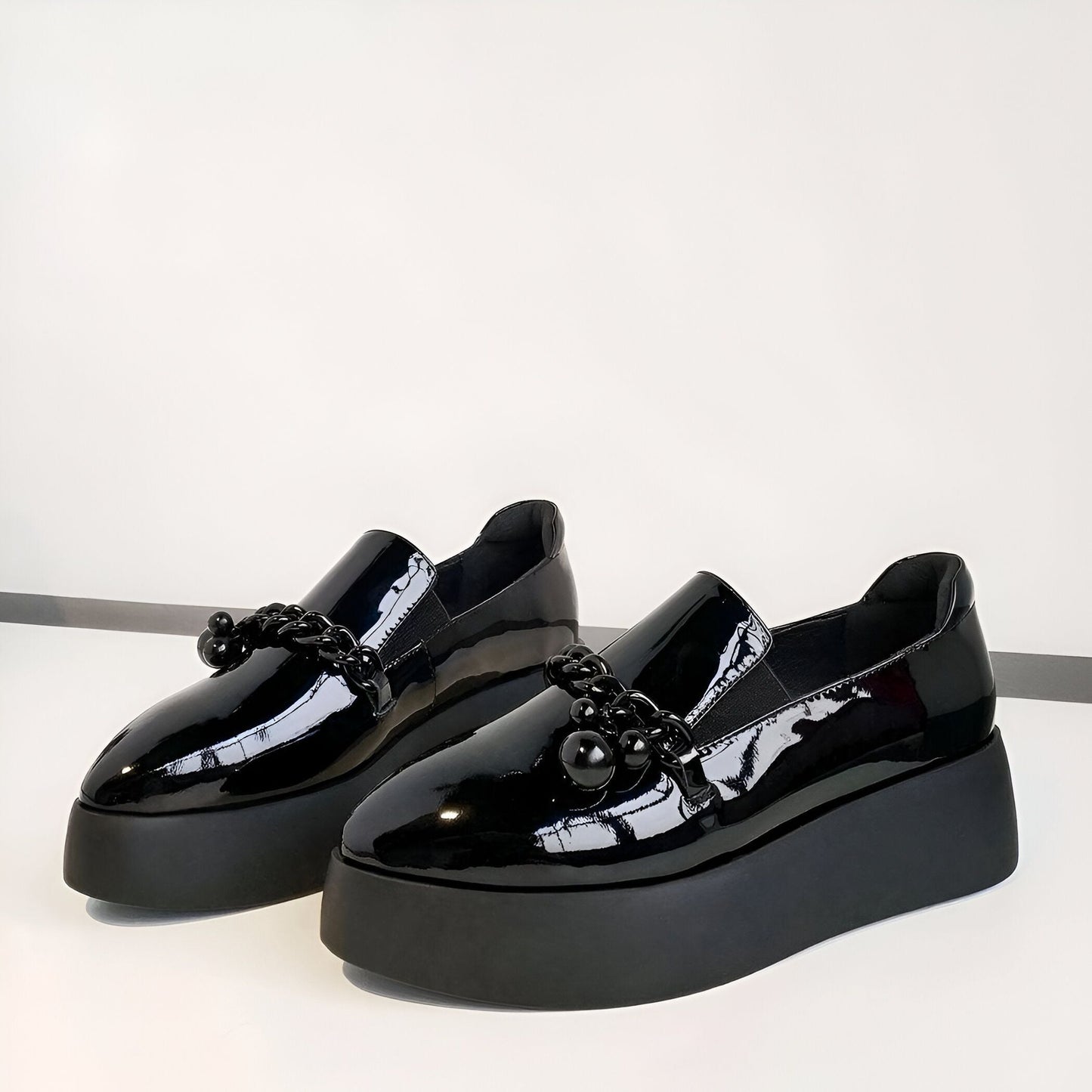 Luxe Mocassins vernis plateforme avec chaîne